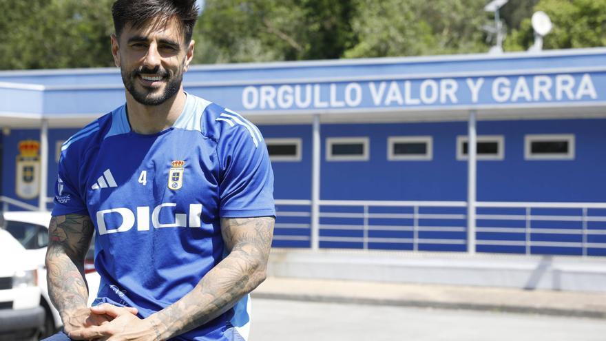David Costas, central del Oviedo, se moja por el ascenso: «Soy de Vigo y jugué en el Celta, pero ahora mismo estoy con el Dépor a muerte»