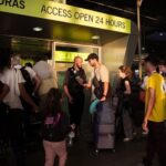 Decenas de personas sin hogar, atrincheradas en el aeropuerto de Barajas en el primer día de controles de Aena: «Son seres humanos y hay que tratarlos como tal»