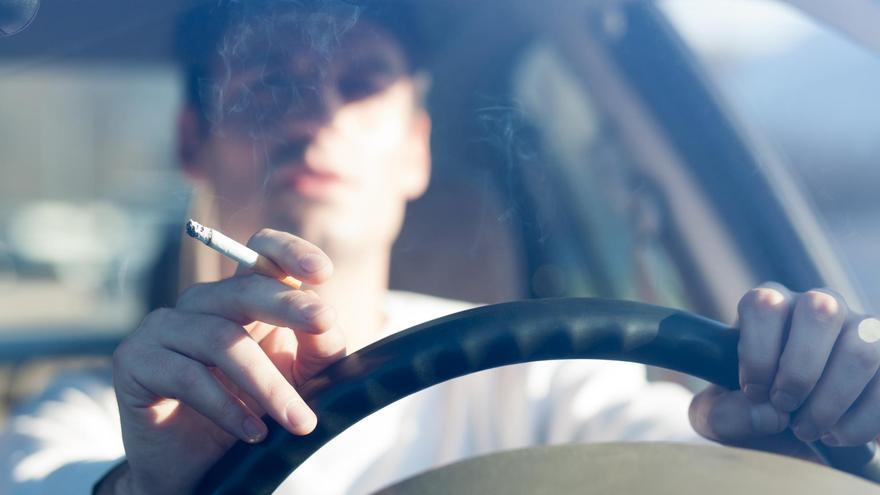 La nueva ley antitabaco contempla más espacios sin humo: terrazas, vehículos de trabajo y universidades