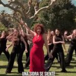 Así suena «Esa Sidra», la divertida versión asturiana de la canción de Melody en Eurovisión (y grabada en Villaviciosa)