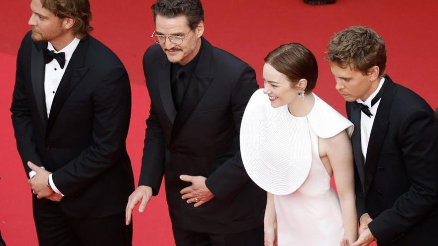 La viral reacción de Emma Stone tras la aparición de una abeja en la alfombra roja de Cannes