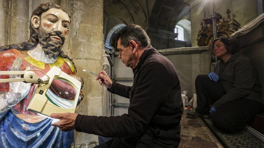 El Cabildo pide a las administraciones dos obras más para la Catedral de Oviedo: quieren evitar la entrada de agua al templo