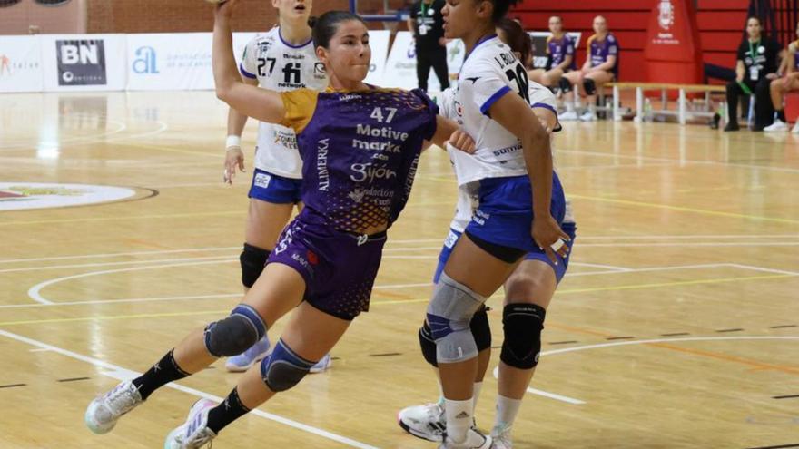El Motivemarket.com Gijón se aleja de la salvación en la máxima categoría femenina del balonmano español tras caer en Elda (26-24)