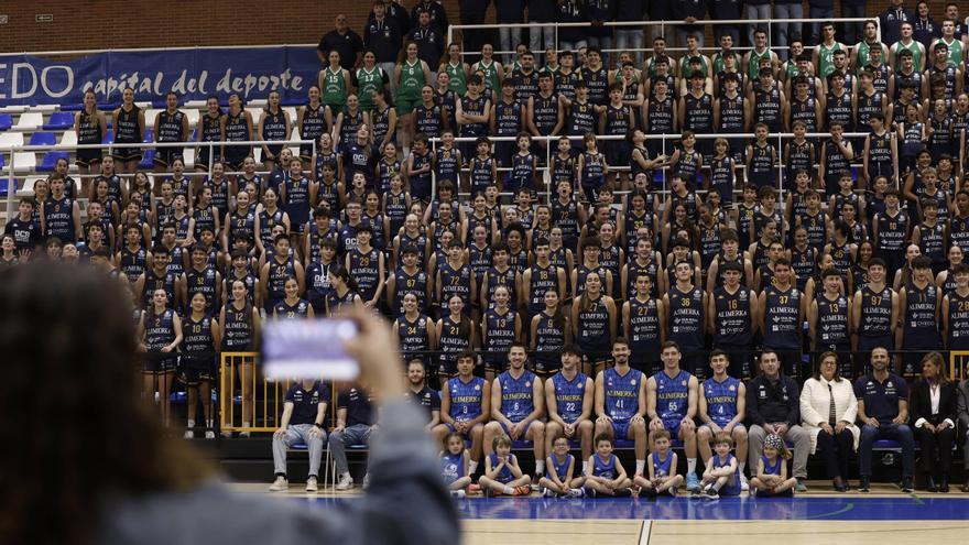 600 personas para una imagen histórica: así se hizo la foto de familia del Alimerka Oviedo Baloncesto