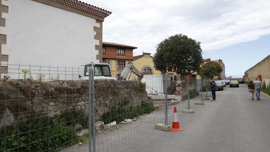 La calle de El Natahoyo que será la entrada a Naval Azul y se va a reformar este año