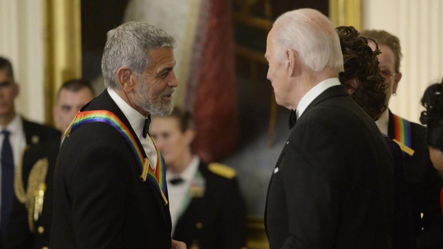 Un libro sobre el deterioro de Biden relata que fue incapaz de reconocer a George Clooney