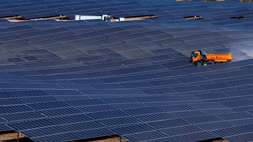 Las renovables alertan de una huida de España de inversiones verdes multimillonarias si no se cierran las nucleares