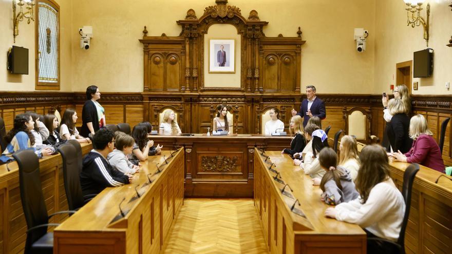 Gijón recibe la visita de estudiantes de Letonia