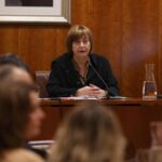 La Alcaldesa salva con su voto de calidad el plan del gobierno para contratar asesores