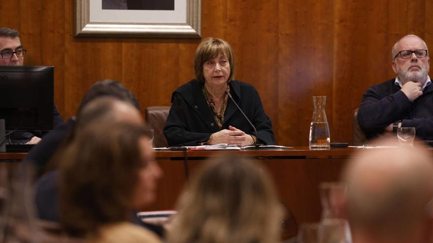 La Alcaldesa salva con su voto de calidad el plan del gobierno para contratar asesores