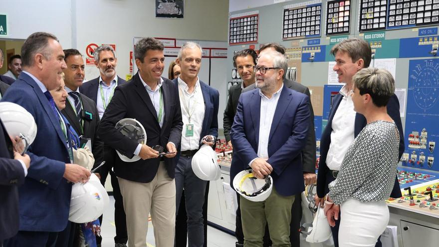 Mazón aplaude el adelanto del congreso del PP y ofrece «todo el apoyo» a Feijóo