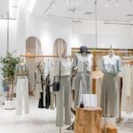 Ni minifalda, ni vestido: este el conjunto de Zara que favorece a las bajitas