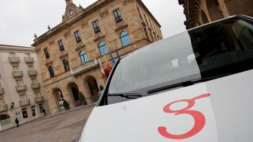 Gijón moderniza su ordenanza de la ORA e impulsa la de bienestar animal