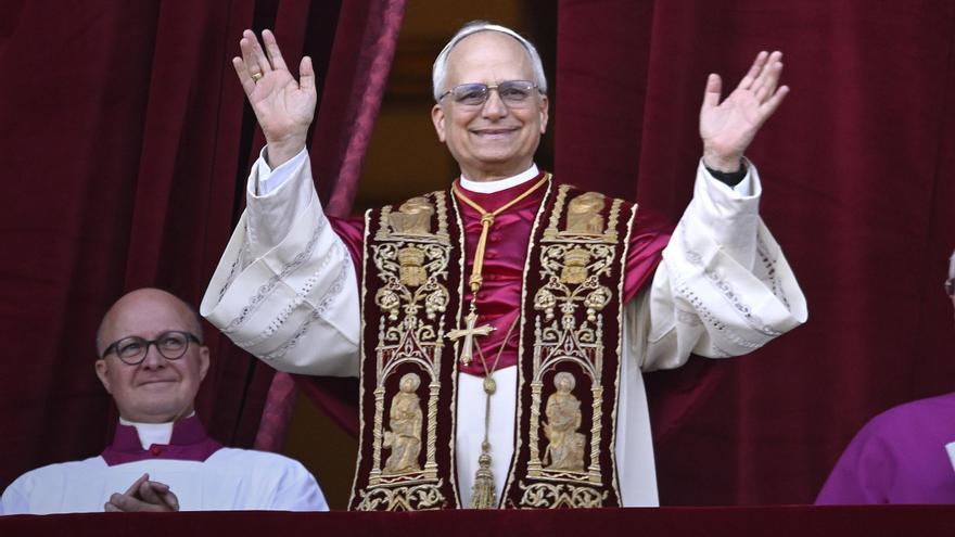 El Papa defiende en su primera homilía una Iglesia que haga frente a los que la ridiculizan y desprecian