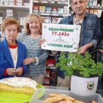 La Güela Pepi reparte millones y dulces en Llanera: así ha sido la celebración del segundo premio de la Primitiva en Posada