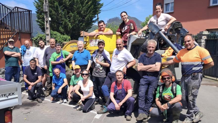 Sextaferia vecinal en Coviella (Cangas de Onís) para poner el pueblo a punto para la temporada estival