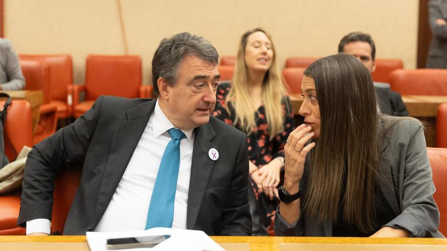 La nueva oferta de Feijóo para una moción de censura llega en su peor momento con PNV y Junts
