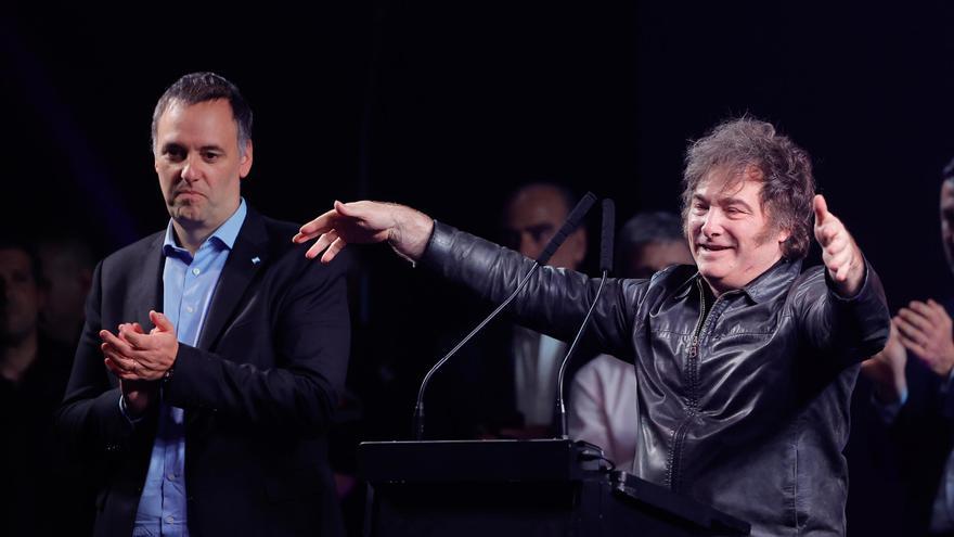 Milei conquista la ciudad de Buenos Aires, pulveriza el liderazgo de Macri en controvertidas elecciones legislativas y avanza en el control total de la derecha