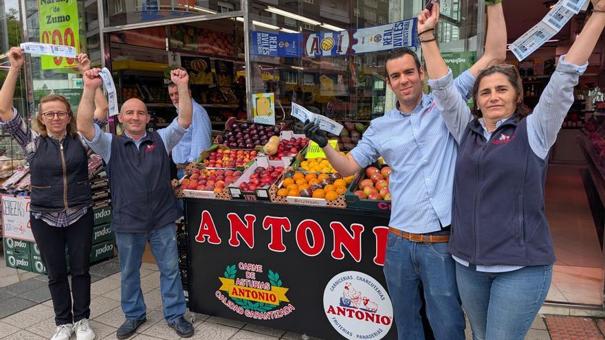 Los comerciantes avilesino se vuelcan con el ascenso: «No hay que relajarse; este año hay que conseguirlo»