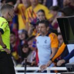 Los audios de la discordia del clásico: un «menos mal» se cuela en la sala del VAR antes de anular un gol al Barça