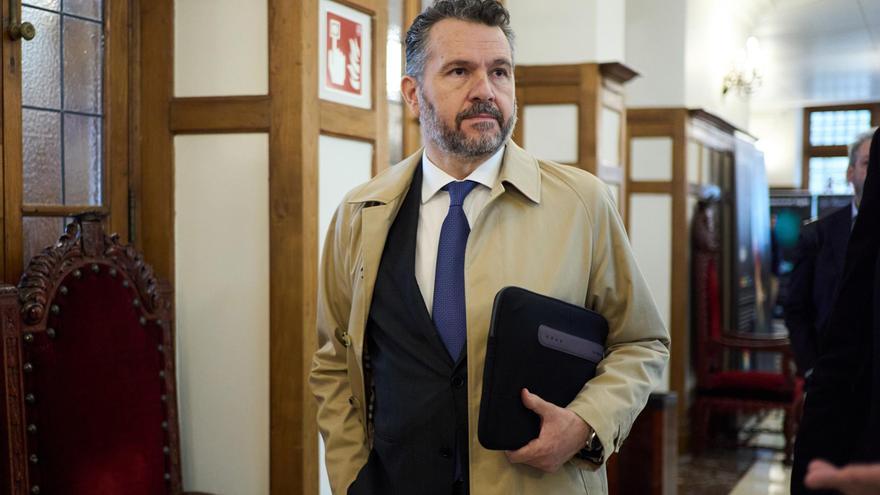 El expresidente de la CNMV afirma que Gotham «tensa, tergiversa y distorsiona el cálculo» de la deuda de Grifols