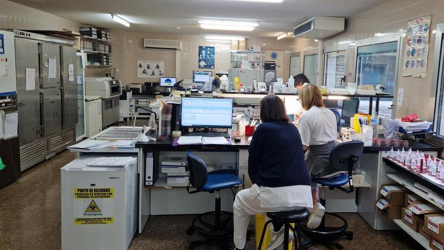 160.000 euros para renovar el laboratorio del hospital de Jarrio (y lograr agilidad en el diagnóstico de infecciones graves)