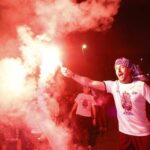Locura desbordada en las calles de Avilés: baño de multitudes y chapuzón de gloria en la fuente (con Rozada de protagonista)