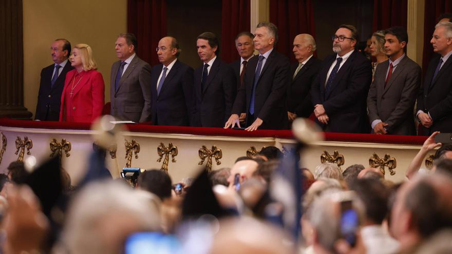 Líderes de Latinoamérica piden en el Campoamor luchar por la democracia para no acabar en manos de «matones»