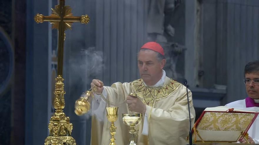 Artime, el cardenal asturiano, oficia en el Vaticano la octava misa del novenario dedicado a Francisco: “Jesús resucitado no tenía miedo de nada ni de nadie”