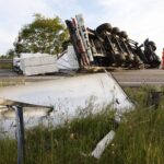 Hablan testigos del brutal choque entre camiones que desató el caos en la autovía del Cantábrico: «Sonó como una explosión»