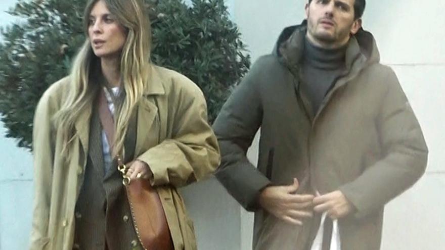 Un conocido expolítico se deja ver con su novia en el concierto de Sabina: «Se separaban al ver las cámaras»