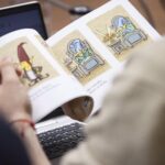Olegario, el duende que la CEOE pasea por colegios de España