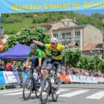 Exhibición de Benjamín Noval en la Vuelta Ciclista a la Montaña Central de Asturias