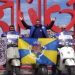 Gijón fascina al enjambre de Vespas que ha invadido la ciudad: «Todo es precioso»