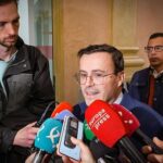 El PSOE respalda el aforamiento de su líder en Extremadura tras la apertura de juicio oral por el caso del hermano de Sánchez