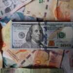 Milei necesita dólares a toda costa y anuncia un blanqueo del dinero que los argentinos «guardan debajo del colchón»