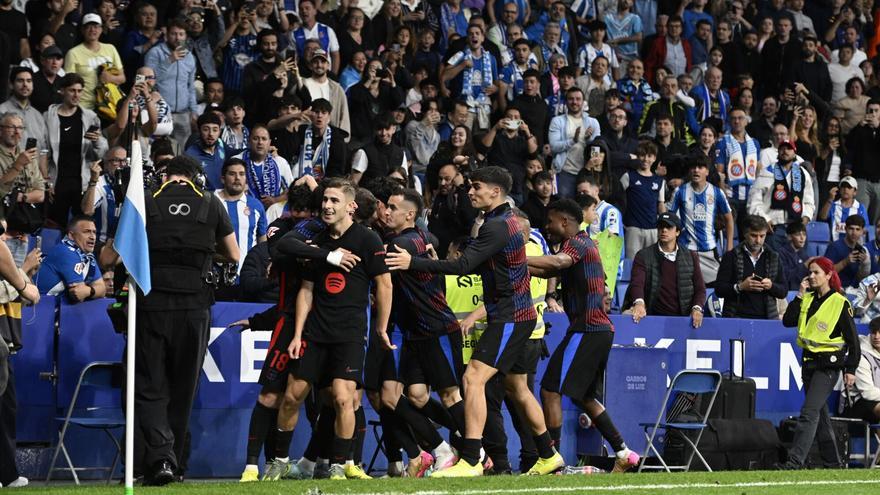 LaLiga vuelve a denunciar al Espanyol por lanzamiento de objetos, en el derbi contra el Barça