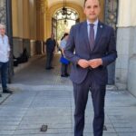 El consejero Peláez llega a Madrid para trasladar las cuestiones de Asturias de cara a la Conferencia de presidentes