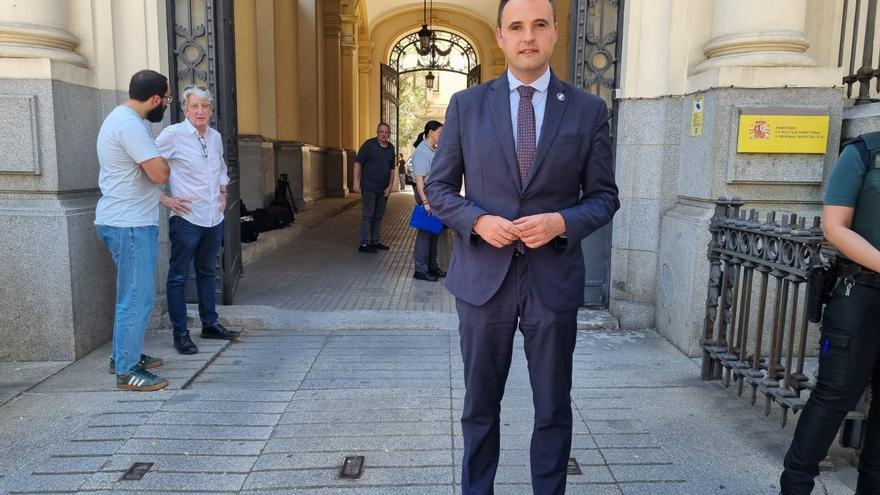 El consejero Peláez llega a Madrid para trasladar las cuestiones de Asturias de cara a la Conferencia de presidentes