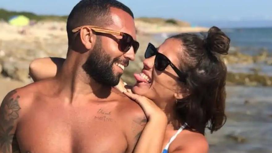 Anabel Pantoja comparte la foto inédita que revela su relación con Omar Sánchez: «Pádel surf en Gran Canaria»