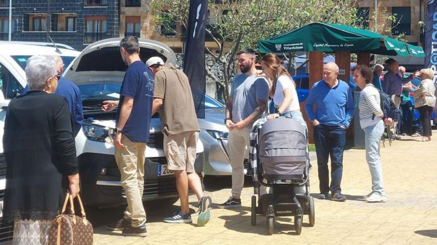 «La Villa sobre Ruedas» convierte Villaviciosa en el epicentro del motor en Asturias