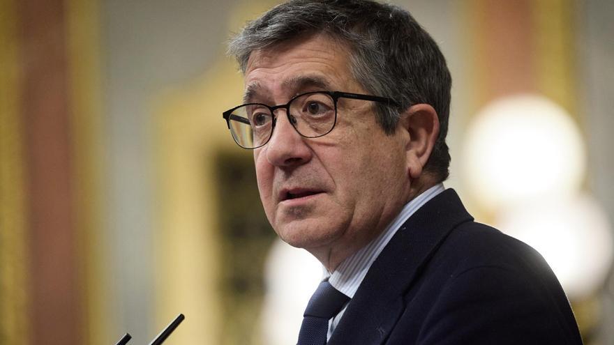 CANARIAS.-El PSOE dice que abre expediente a Matos para «saber la verdad», pero denuncia una «cacería al socialista»