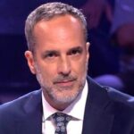 Polémica en De Viernes: Santi Acosta obligado a intervenir por este polémico comentario de Kiko Jiménez
