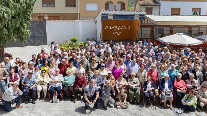 La asociación cultural de Barredos reúne a 186 vecinos en su encuentro anual
