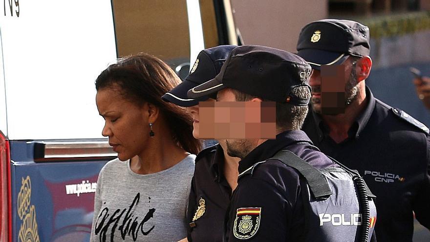 Uno de los funcionarios acusados de facilitar un móvil a Ana Julia Quezada a cambio de relaciones sexuales niega su implicación en los hechos