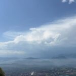 De los 35 grados a las tormentas: el vídeo que muestra el rápido avance de las nubes en el cielo asturiano