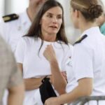 La reina Letizia se reúne con la princesa Leonor durante la escala del buque Elcano en Panamá
