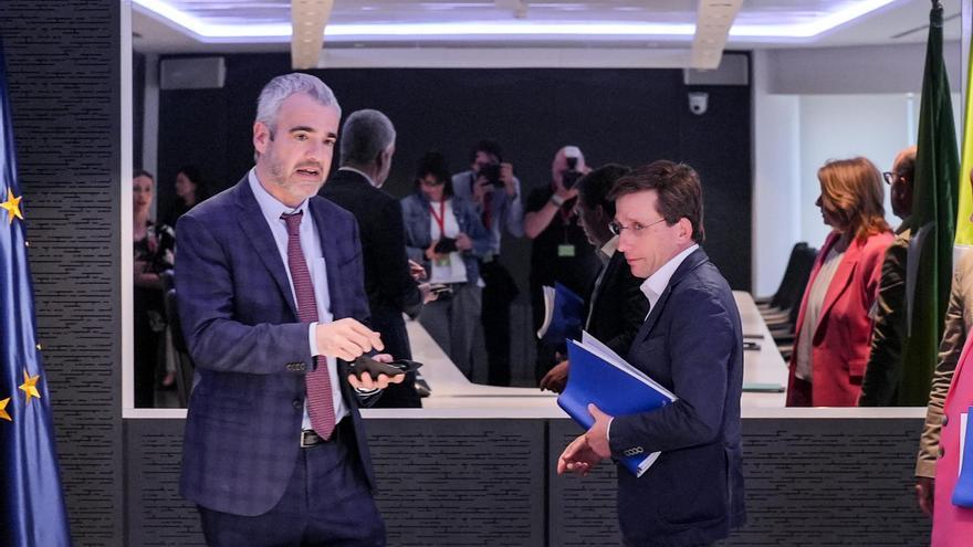 Consenso entre Aena y el Ayuntamiento de Madrid para abordar la crisis en Barajas: una entidad social será la encargada de identificar a las personas sin hogar del aeropuerto