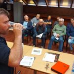 El experto José Llera enseña a mejorar la sidra casera de Salas: «Hay que apuntarlo todo; si algo te sale bien tienes que saber qué es»