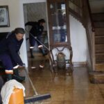 Casas y garajes anegados, calles llenas de barro y vehículos cubiertos de agua: Colunga recupera la normalidad tras las intensas lluvias